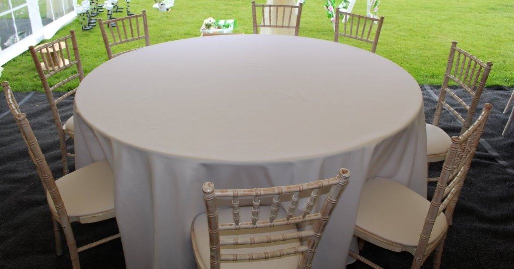 Don’t forget the table linen!