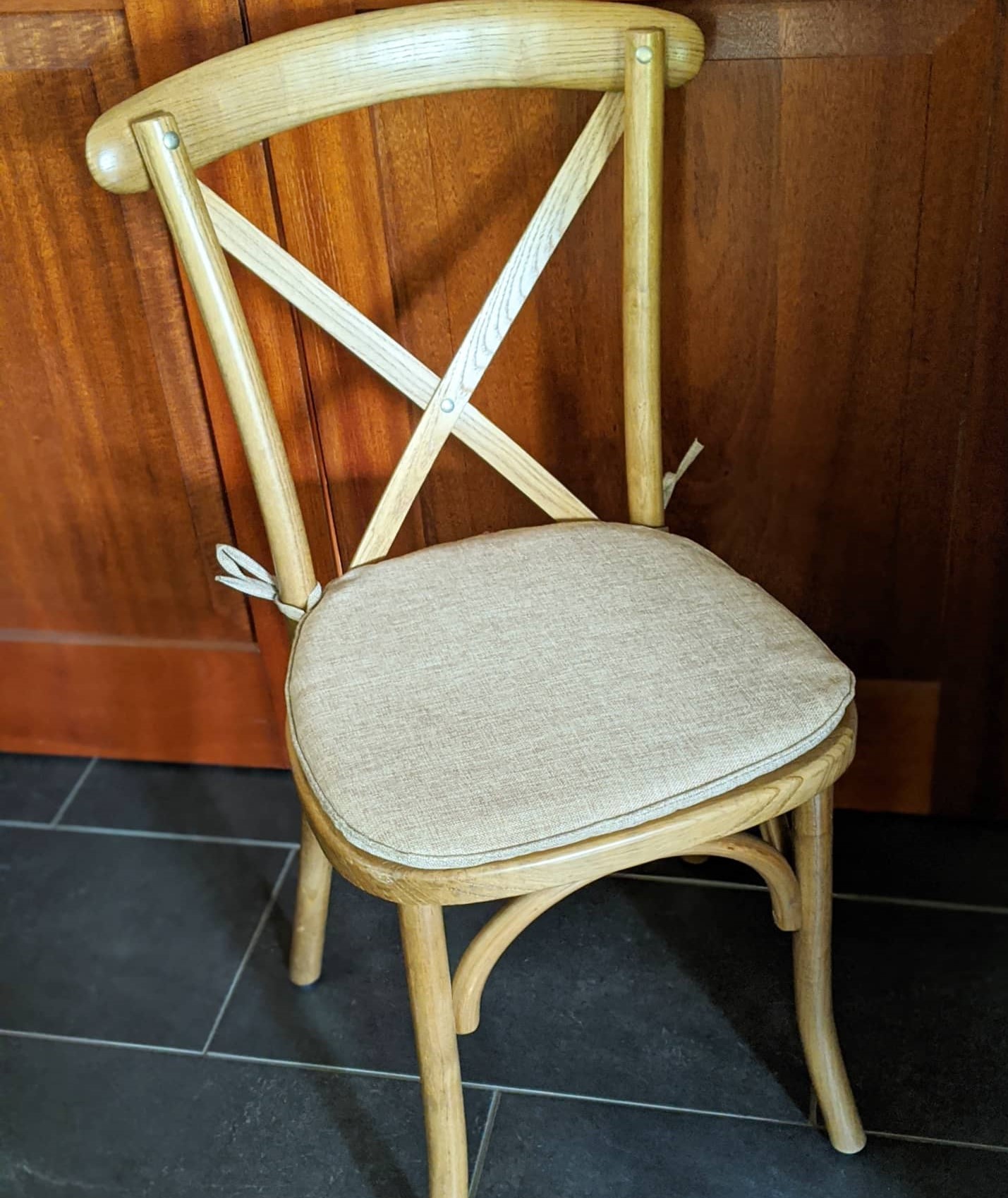 Cross back chair with seat cushion