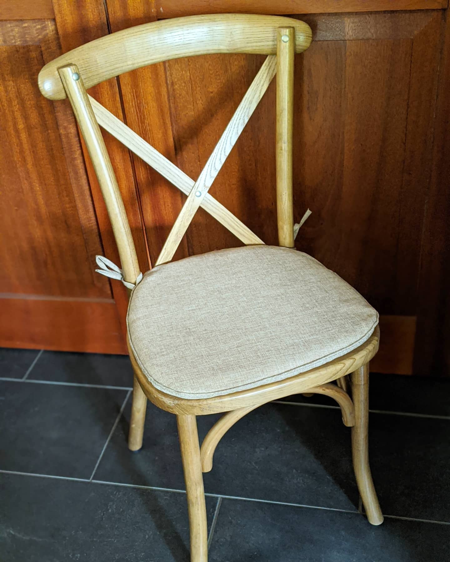 Cross back chair with seat cushion
